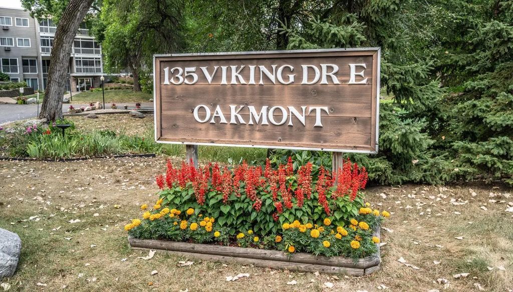 135 Viking Drive E 102, Little Canada