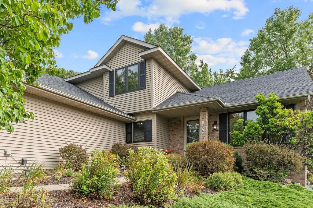 13568 Flint Lane, Apple Valley