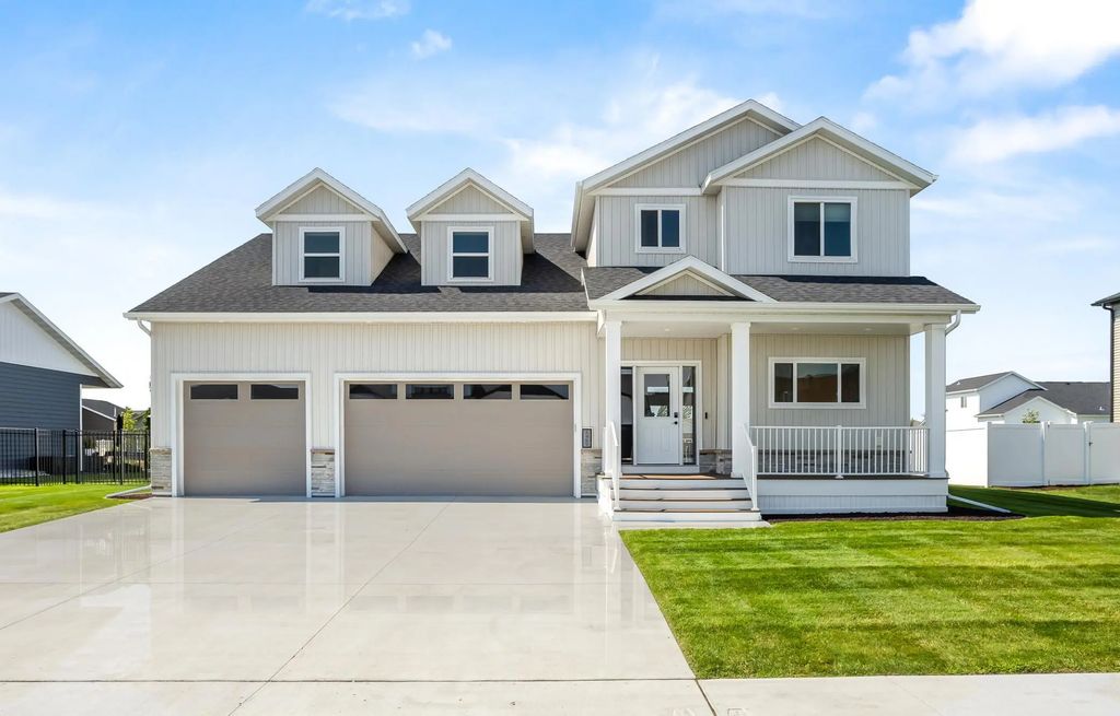 7469 Claire Drive S, Fargo