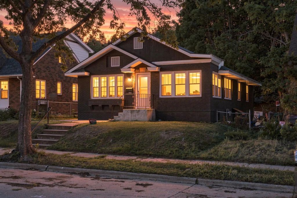 3237 Sheridan Avenue N, Minneapolis