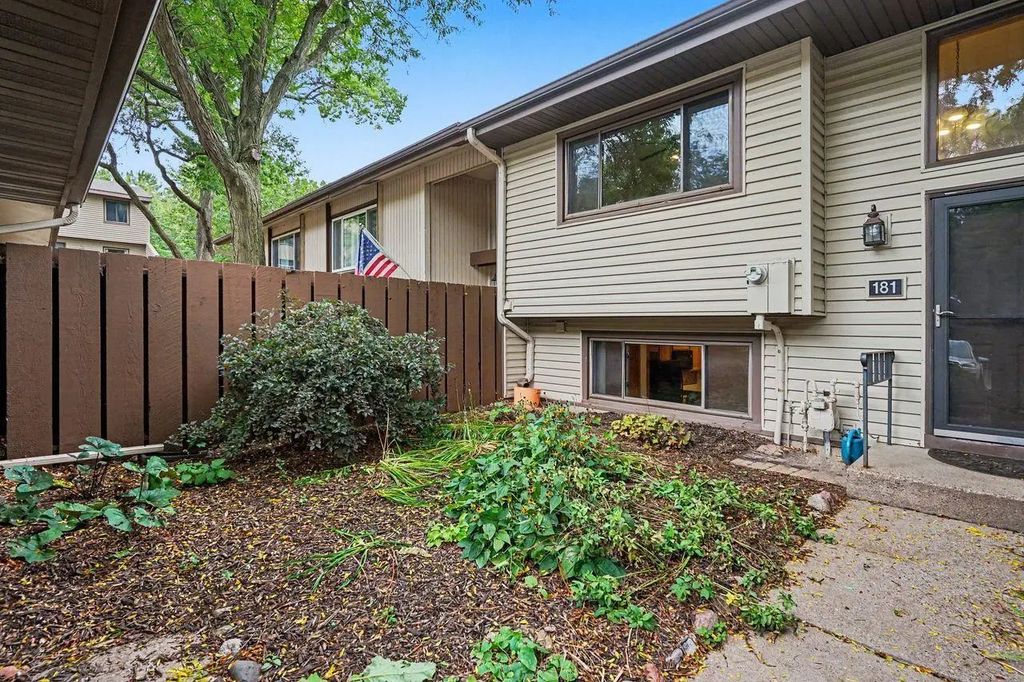 181 River Woods Lane, Burnsville