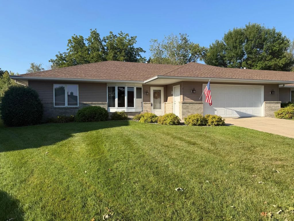 217 Green Lea Lane, Albert Lea