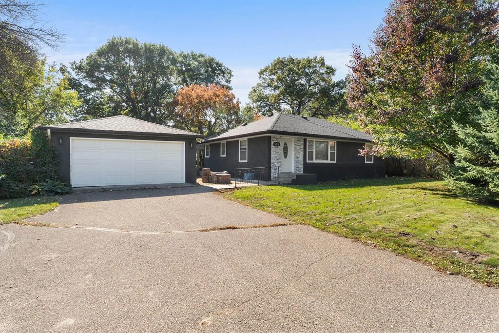 806 89th Avenue Ne, Blaine