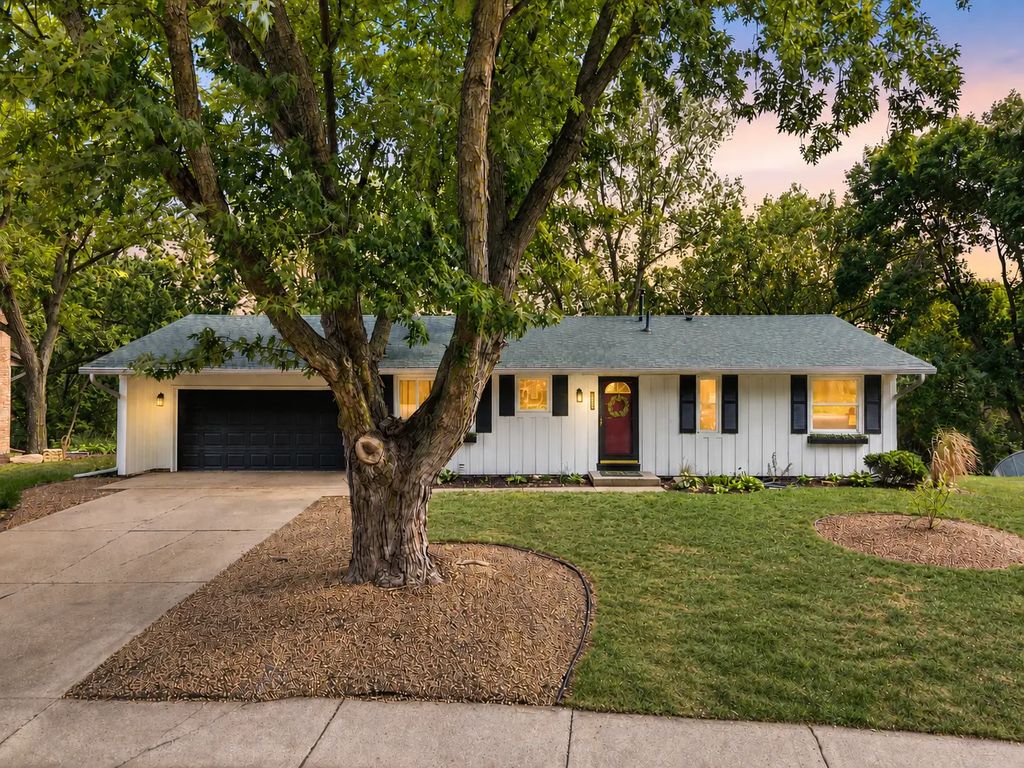 13471 Eveleth Way, Apple Valley