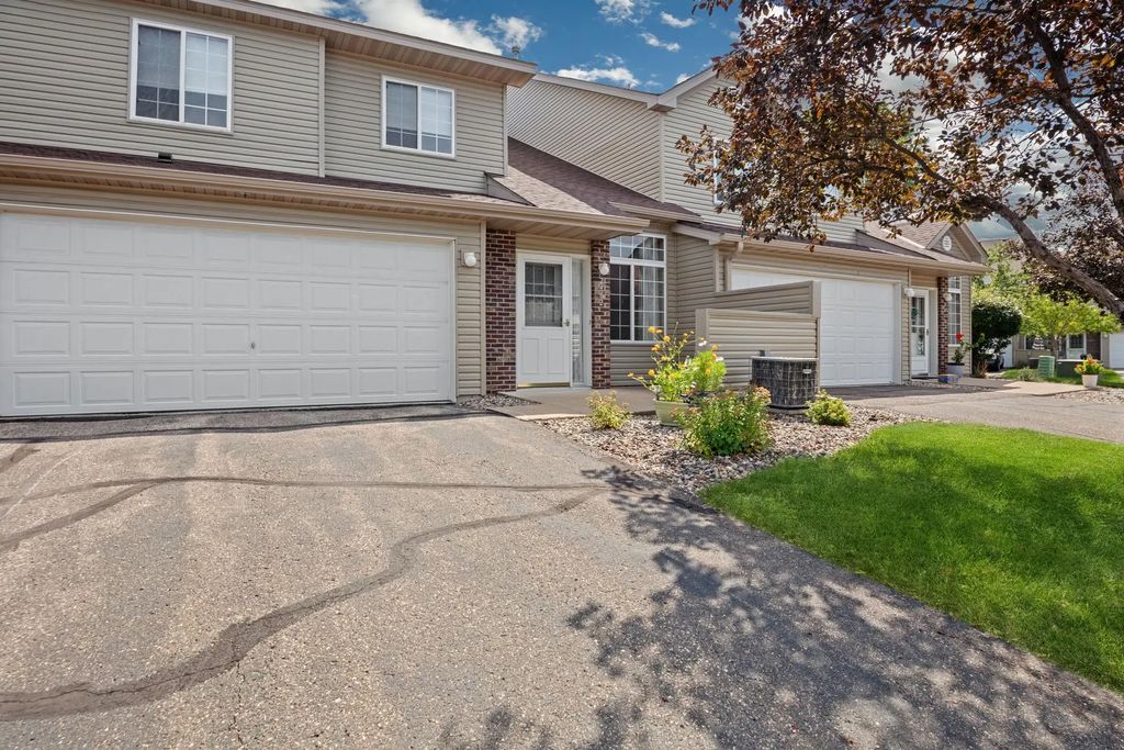 2462 Oakridge Circle, Hudson