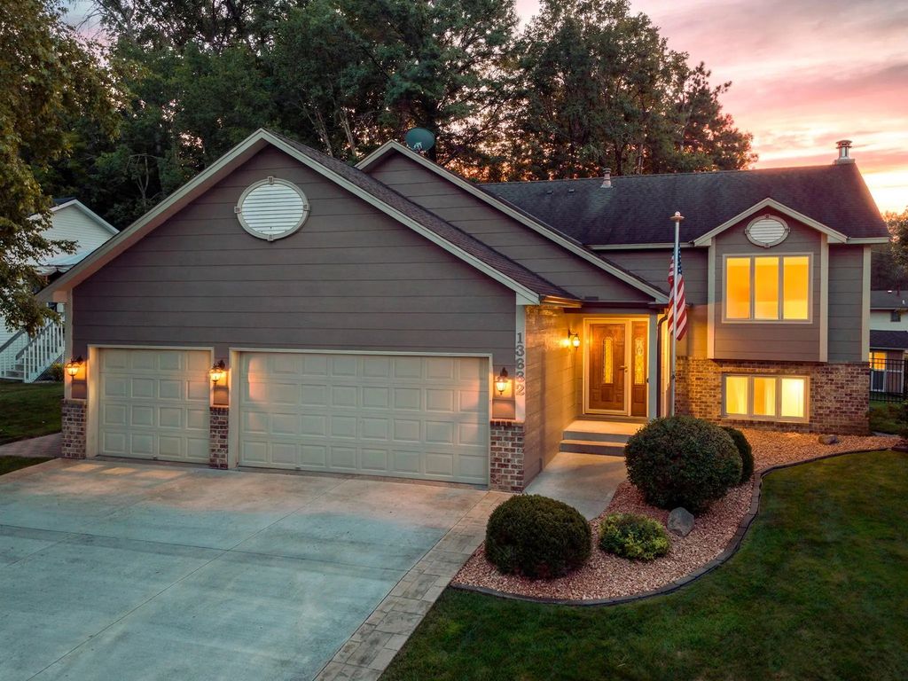 13632 Bryant Place S, Burnsville