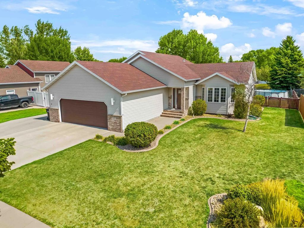 611 11th Street W, West Fargo