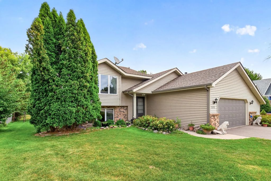 3212 Sunset Lake Drive, Burnsville