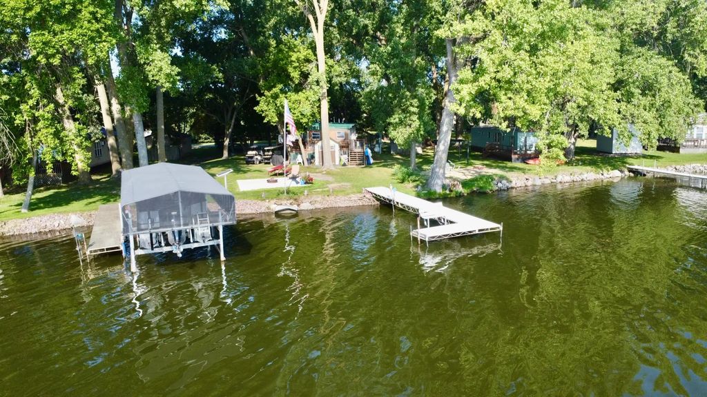 48470 Baileys Bay Road, Big Stone City