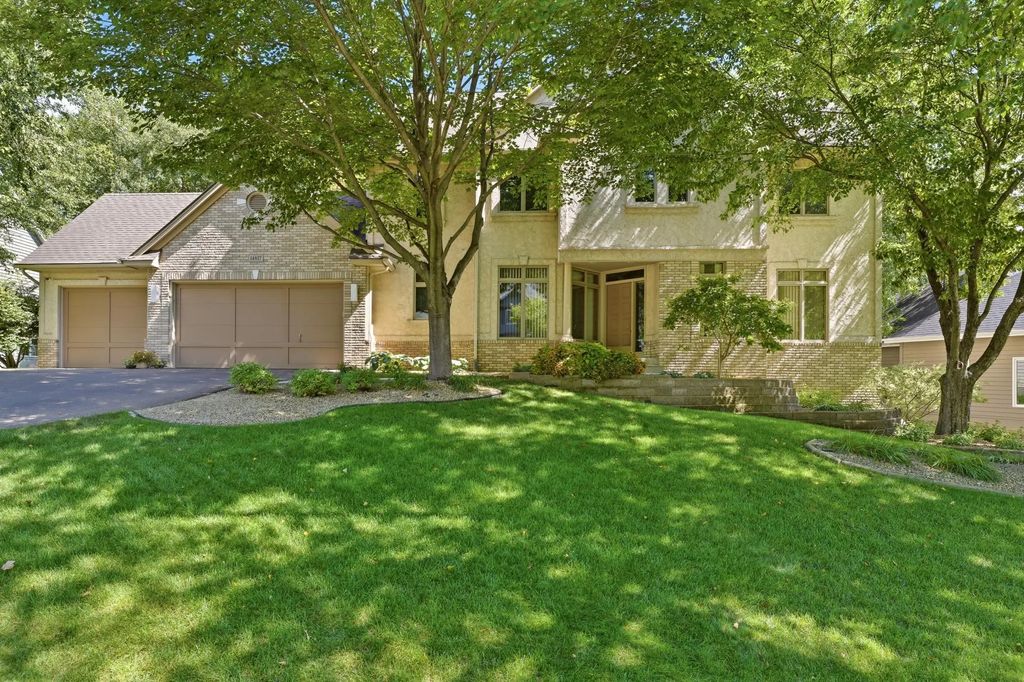 14817 Summit Oaks Drive, Burnsville