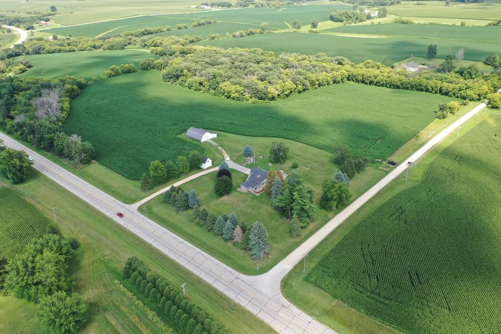 4900 42 Highway Ne, Eyota