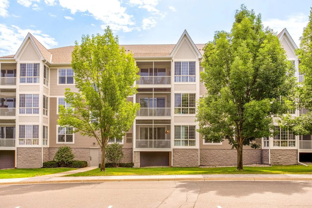 100 Clydesdale Trail 127, Medina