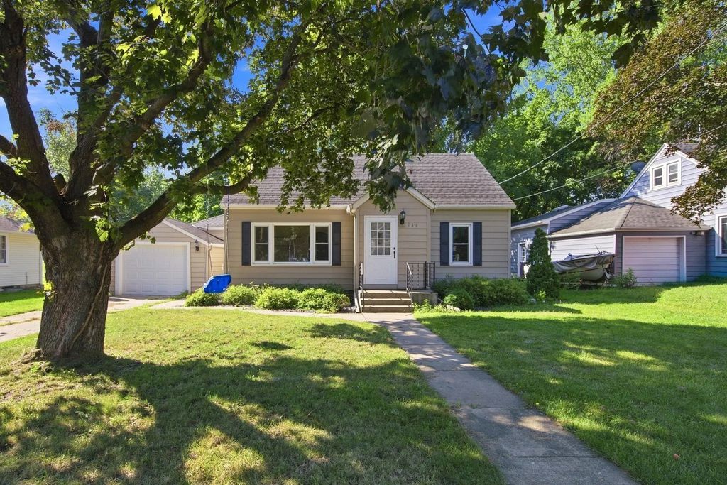 131 Elm Street E, Norwood Young America
