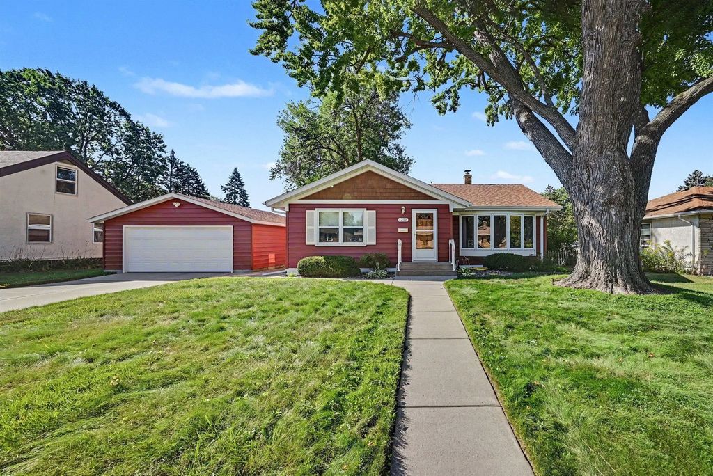 1258 Ryan Avenue W, Roseville