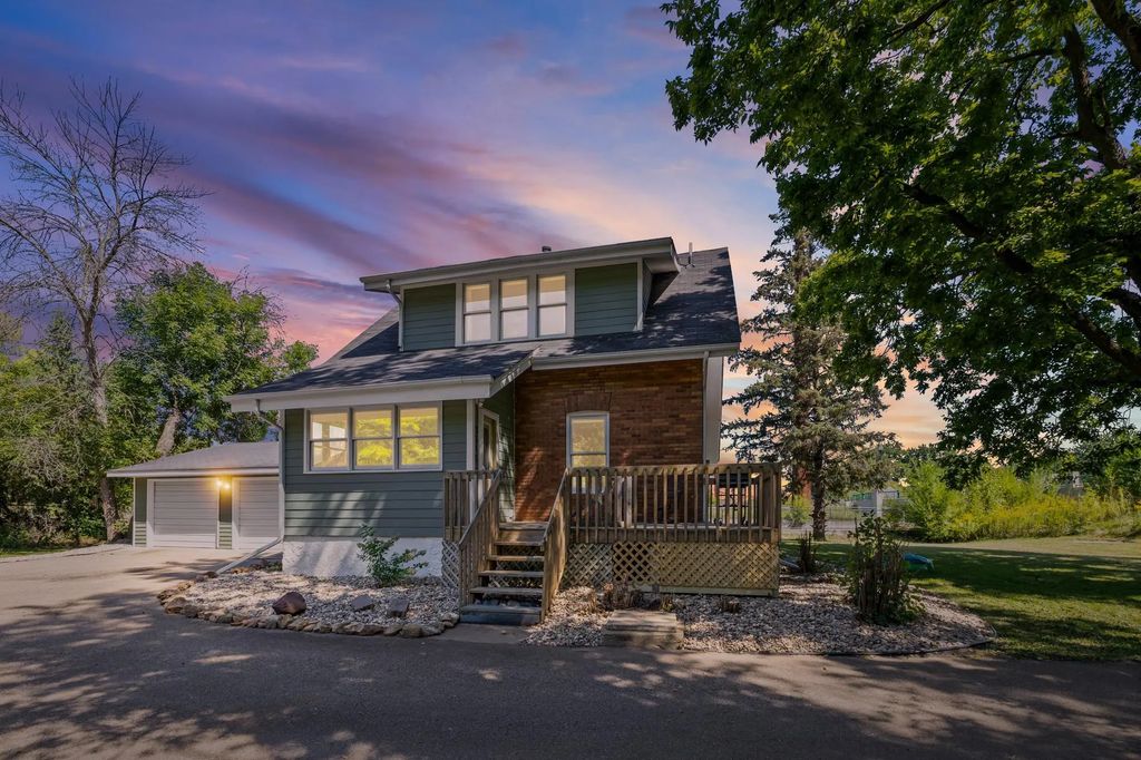 3310 Chaska Boulevard, Chaska
