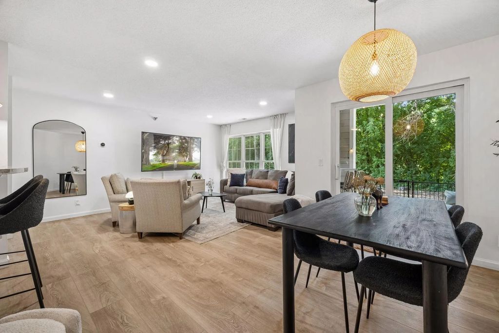 6040 Chasewood Parkway 2, Minnetonka