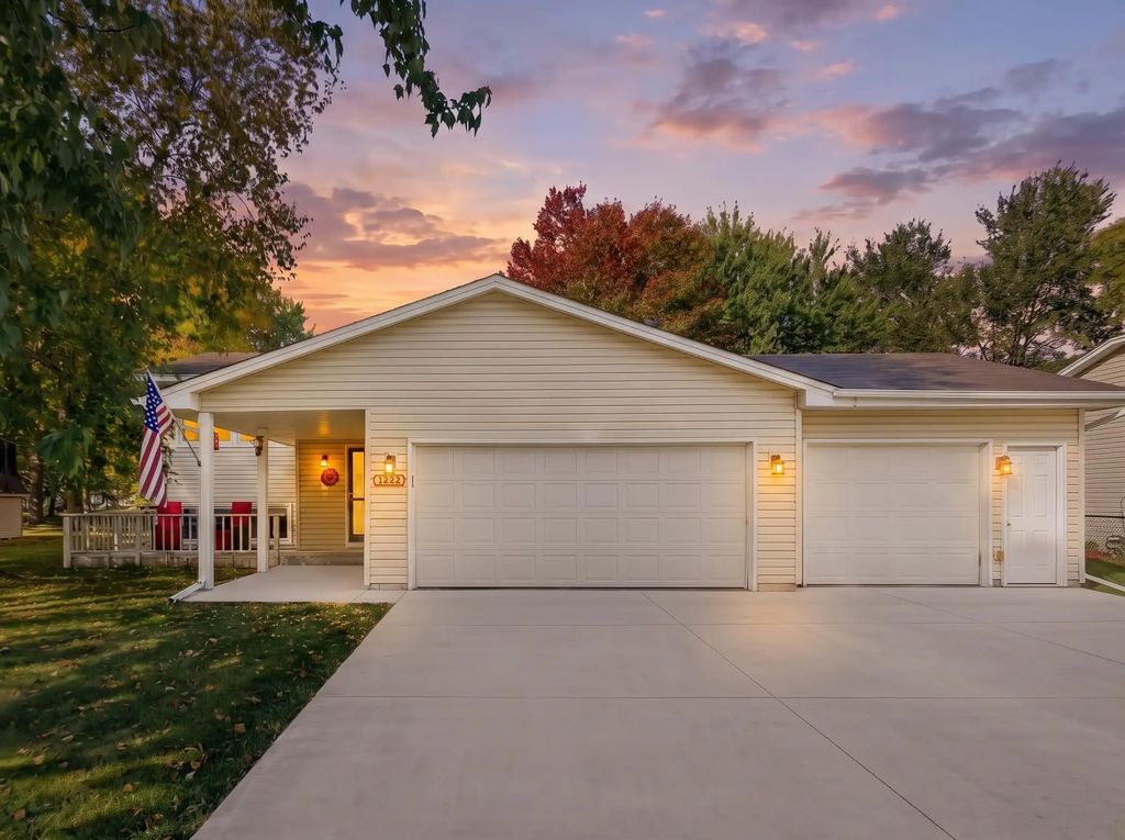 5563 Asbury Street, Shoreview