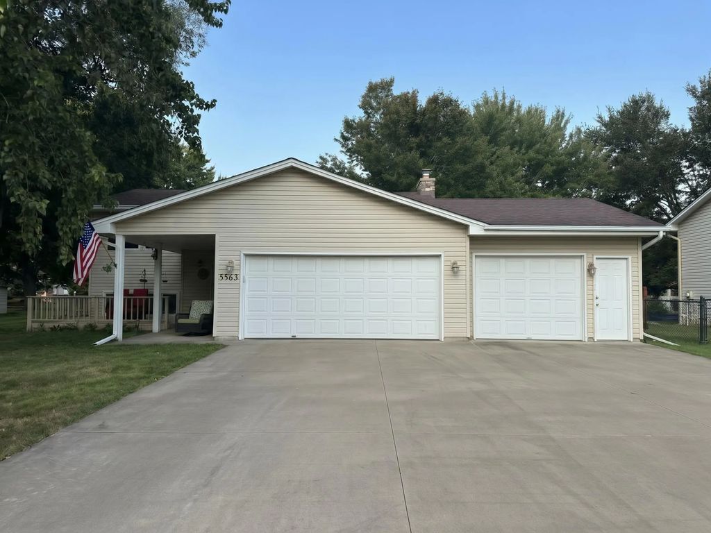 5563 Asbury Street, Shoreview