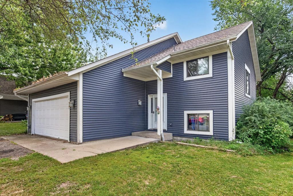 1128 Fox Run Road, Waconia