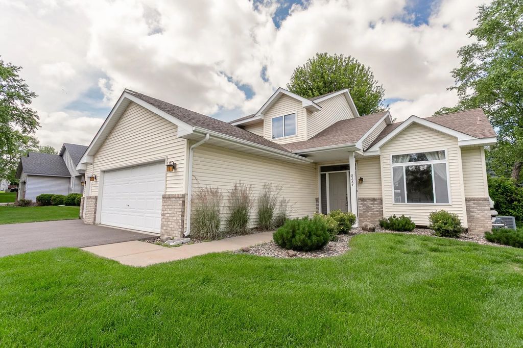 8284 Ashford Road, Woodbury