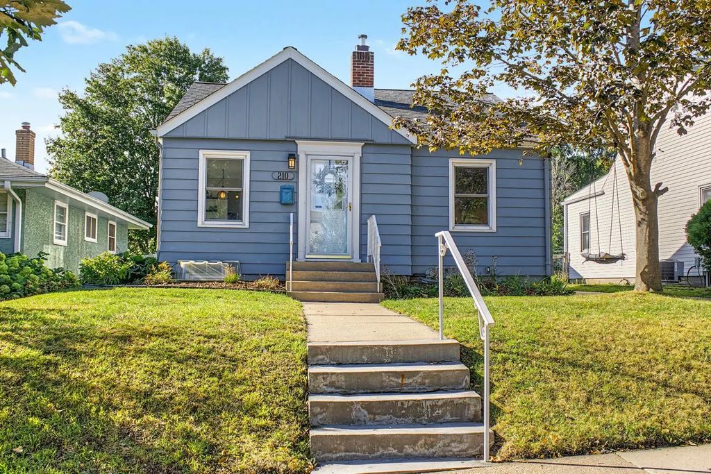 210 Curtice Street W, West Saint Paul