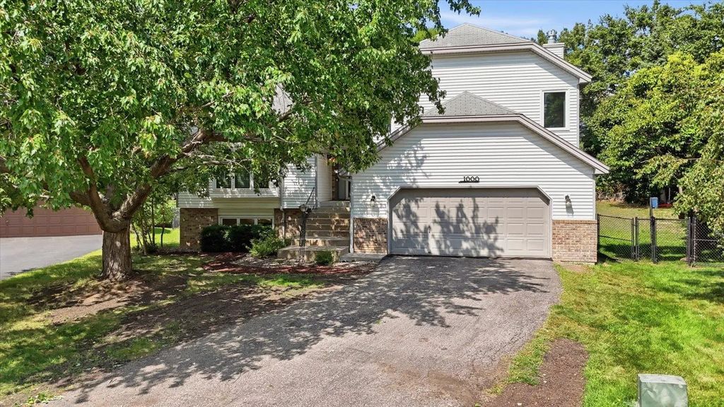 1000 April Place, Burnsville