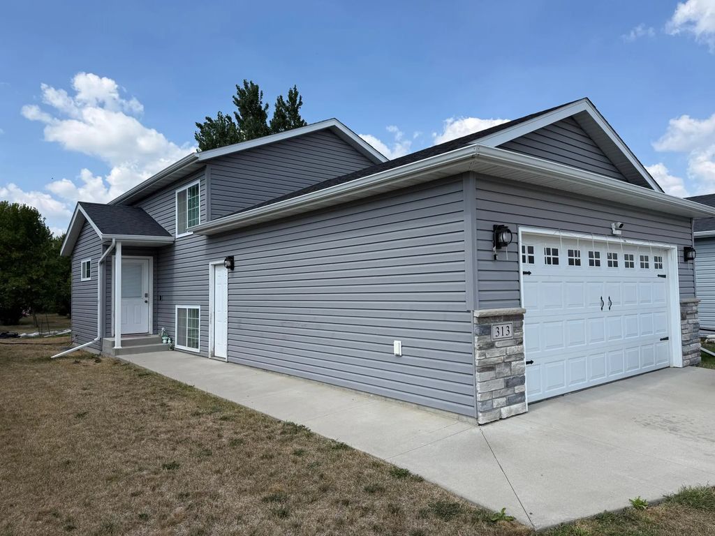 313 5th Street E, Horace