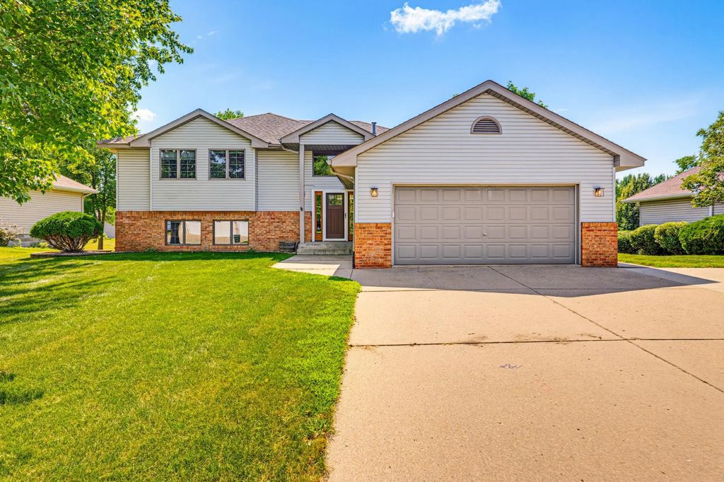 160 Orchard Avenue Se, Hutchinson