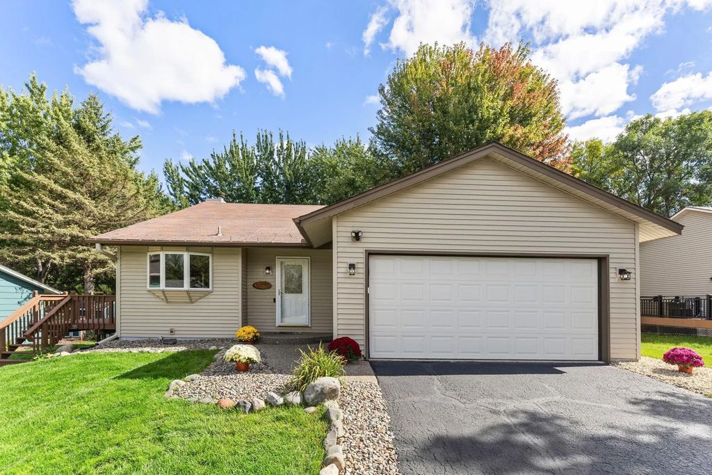 5700 Deer Trail E, Shoreview