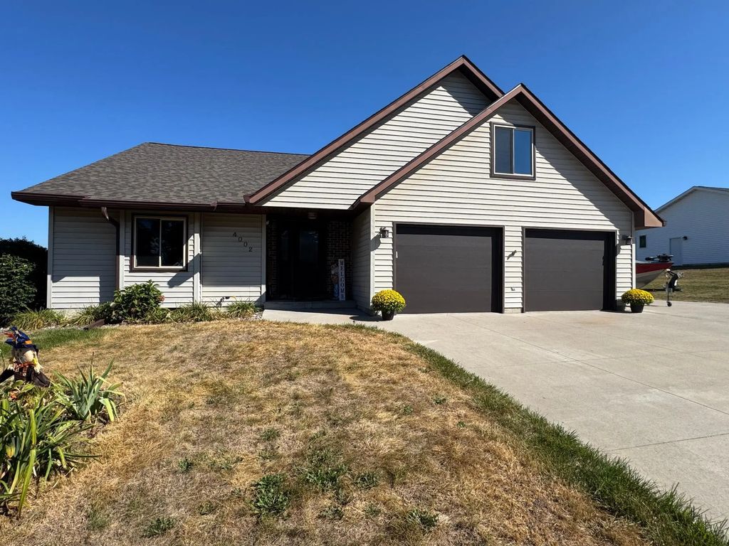 4002 Oak Knoll Drive, Eau Claire