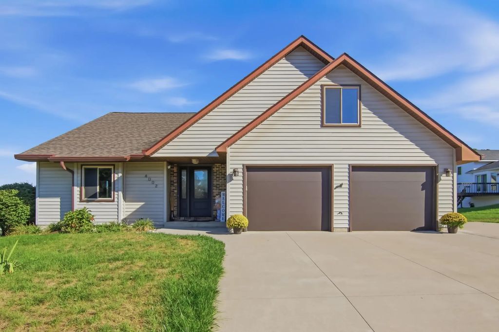 4002 Oak Knoll Drive, Eau Claire