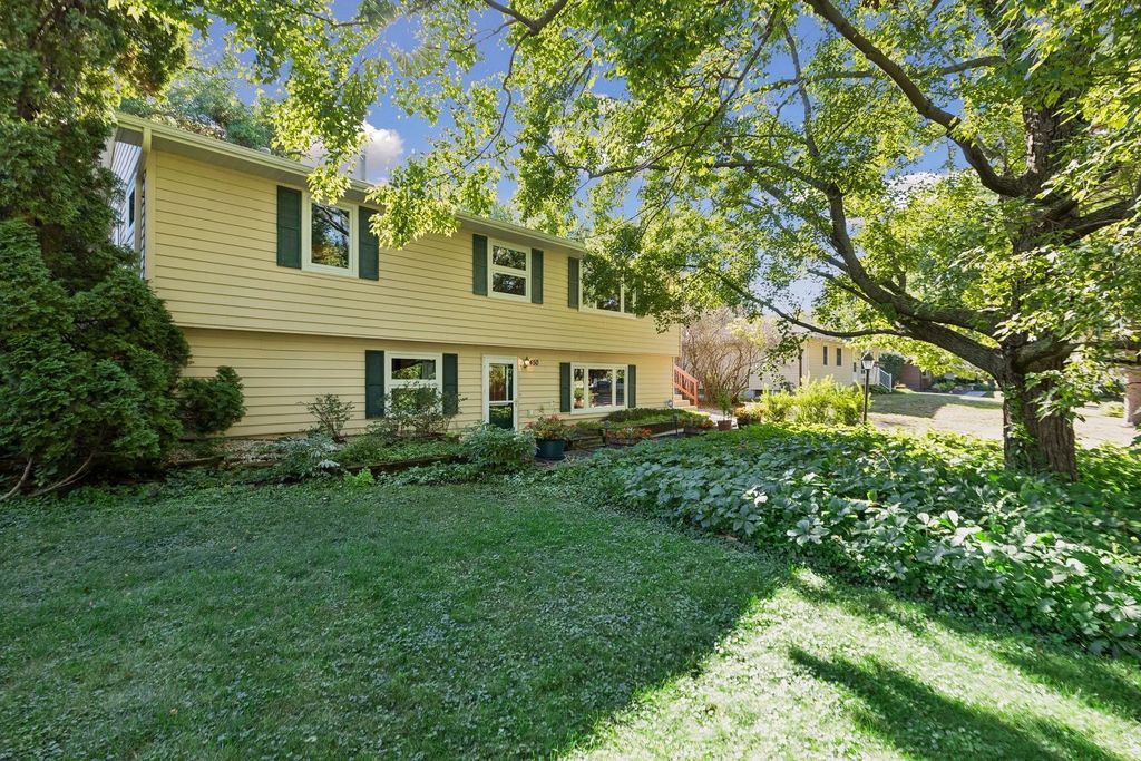 450 Ranchview Lane N, Plymouth