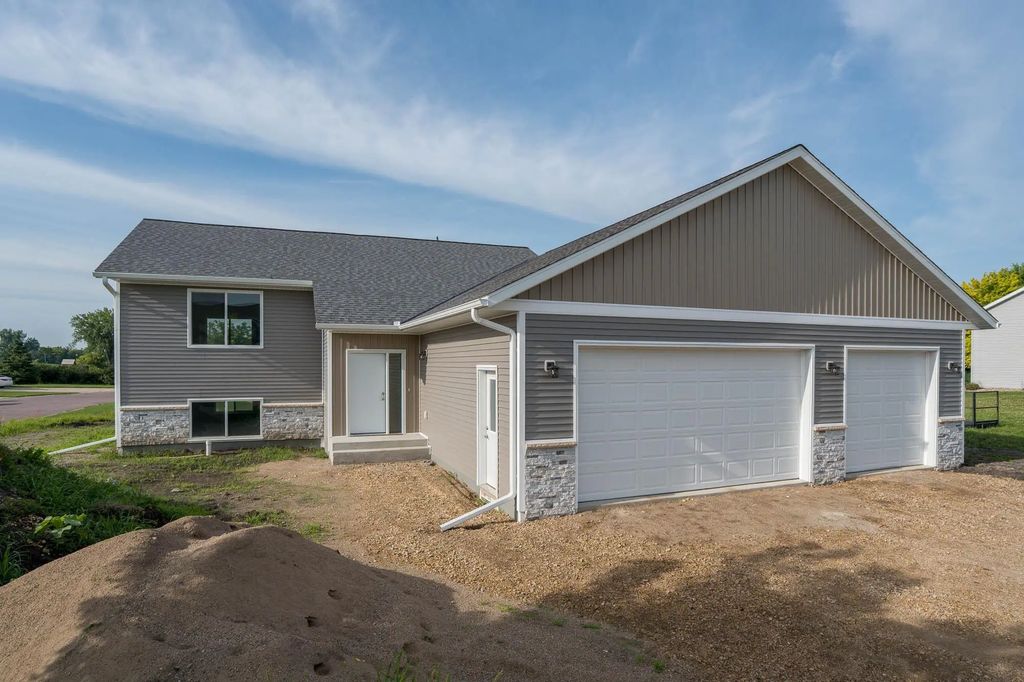 123 Erin Court, Nicollet