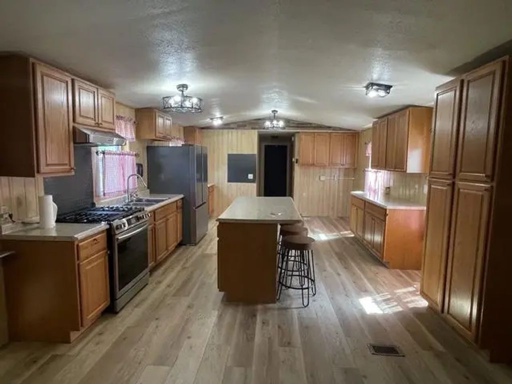 6086 Falcon Way, Warsaw