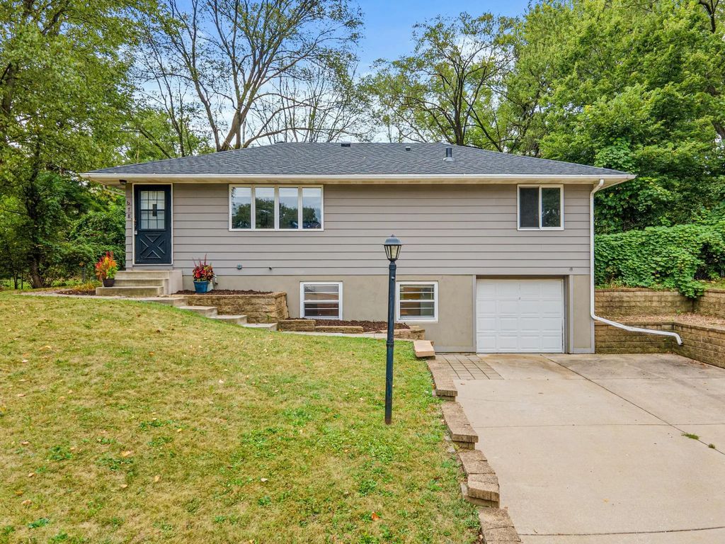 678 Eldridge Avenue W, Roseville