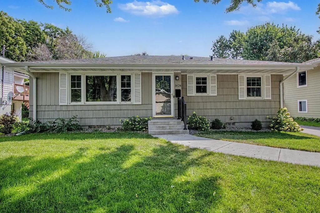 1424 Rhode Island Avenue N, Golden Valley