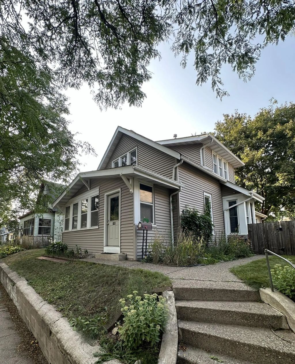 823 Juno Avenue, Saint Paul