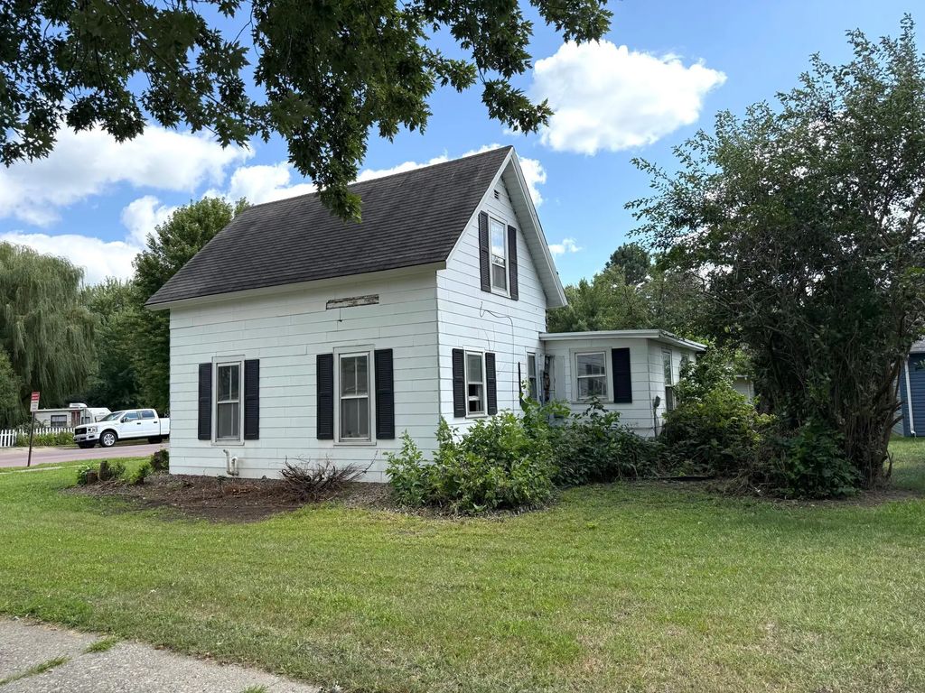 802 S Halvorson Street, Redwood Falls