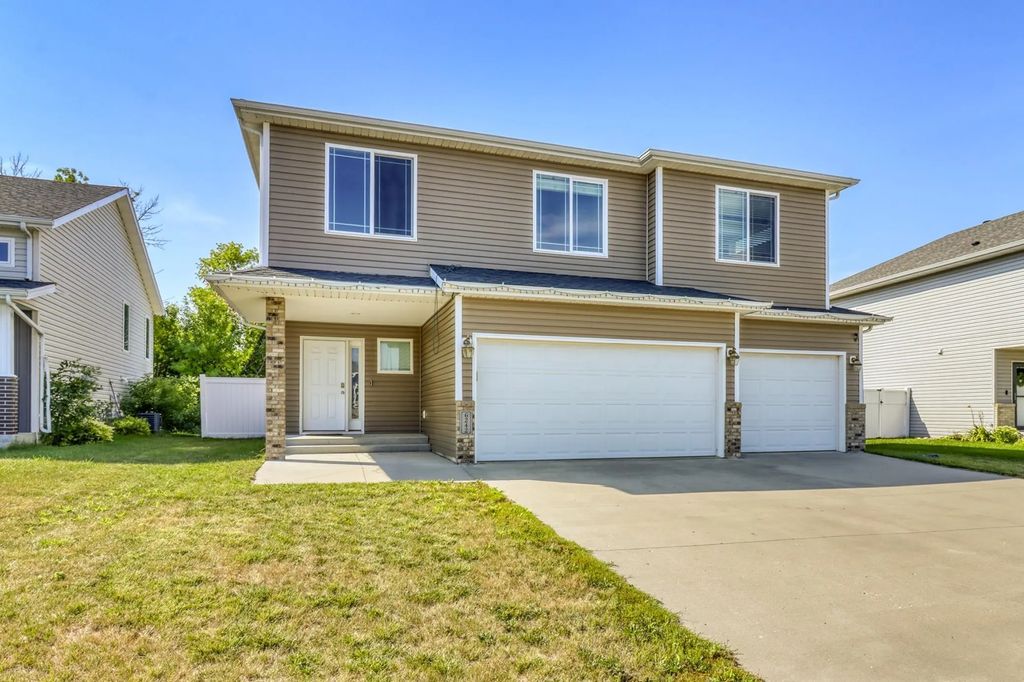 6242 63rd Avenue S, Fargo