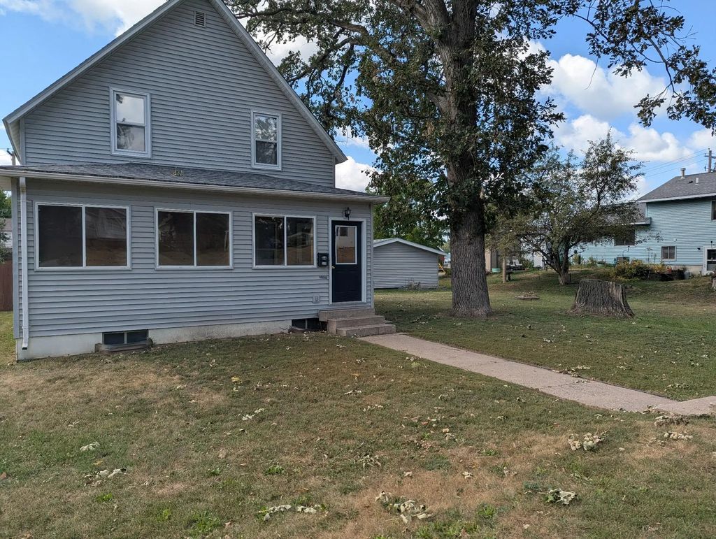 319 Watkins Street, Mora