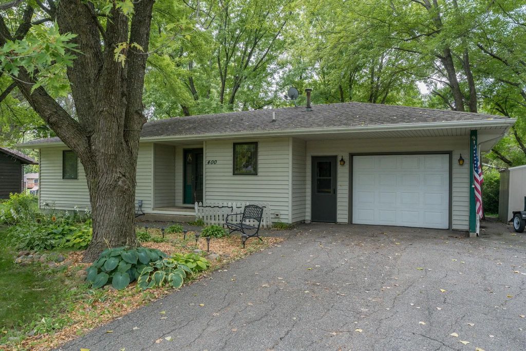400 2nd Avenue, Pemberton