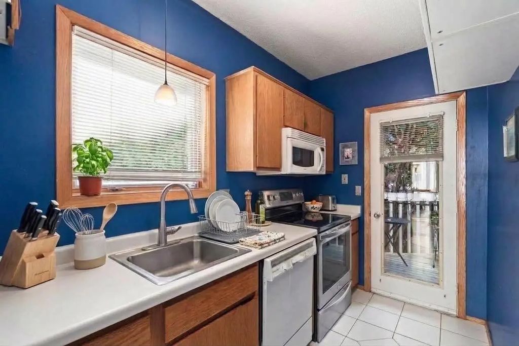 3059 Lake Shore Drive A, Minneapolis