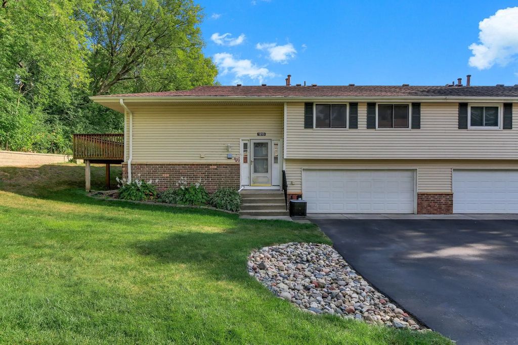 1213 Timbershore Lane, Eagan