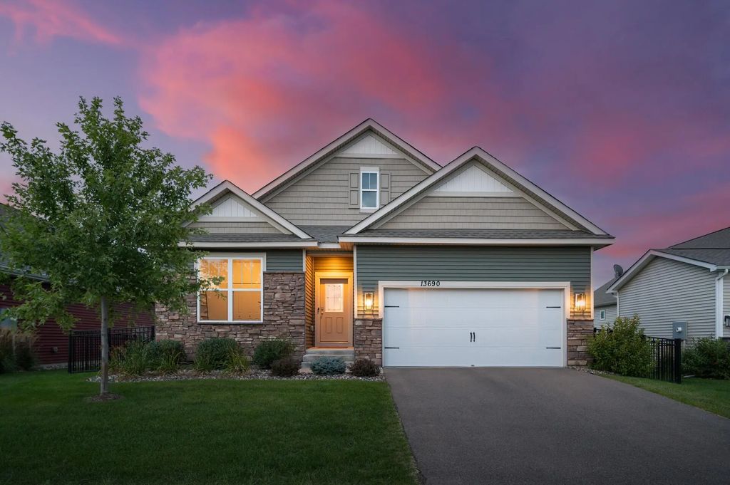 13690 Applewood Trail, Rosemount