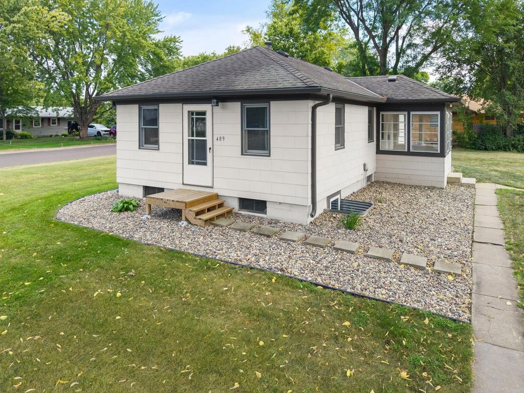 409 Clay Street S, Shakopee