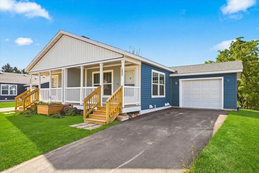 253 Panther Drive, Ellsworth