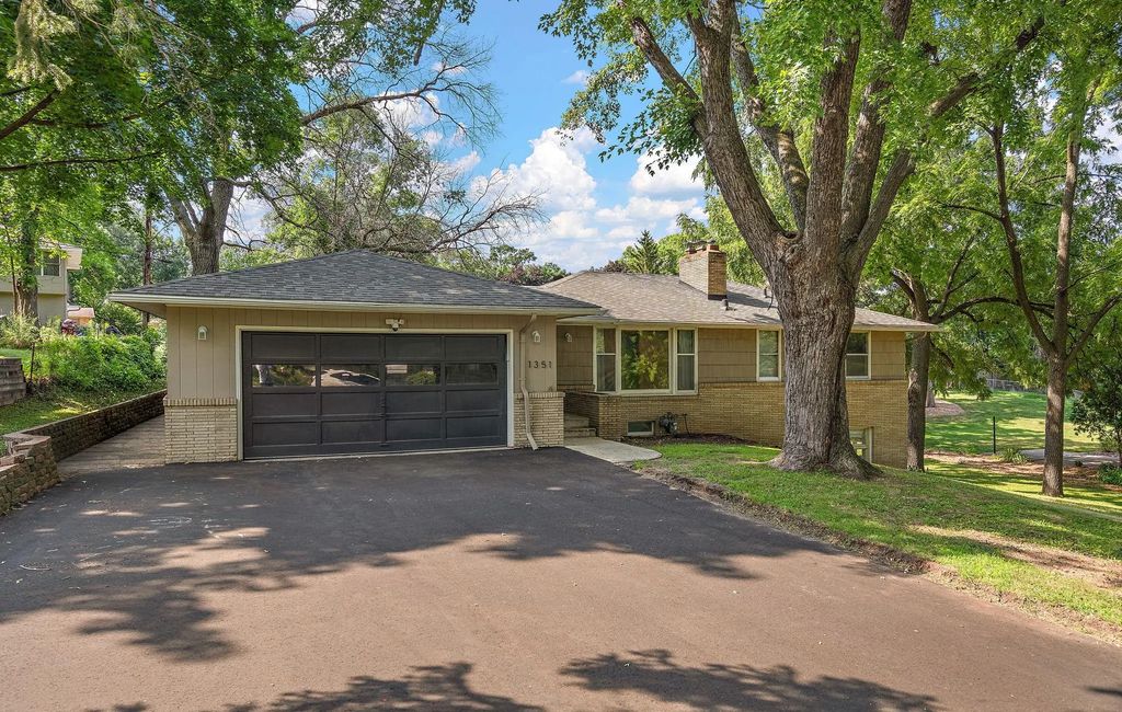1351 Hillcrest Drive Ne, Fridley