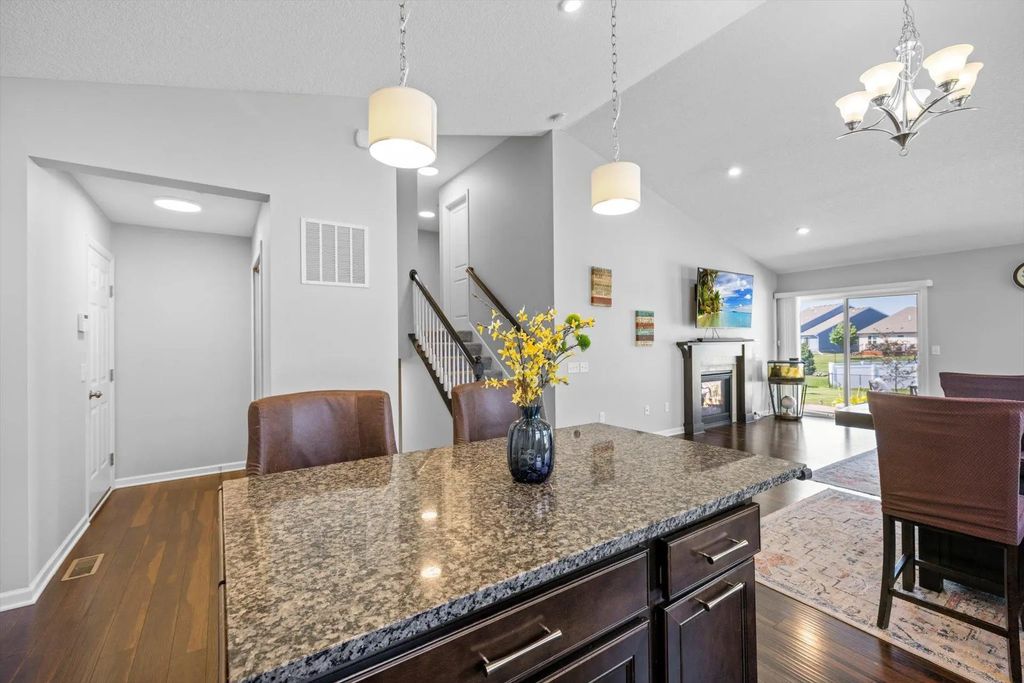 13772 Apollo Way, Rosemount