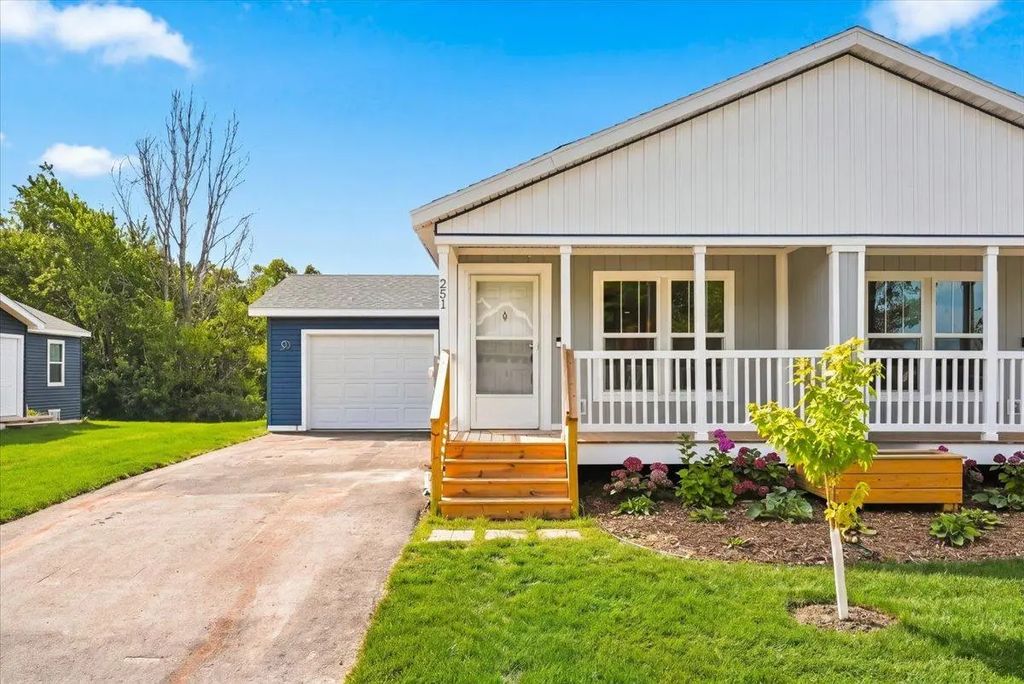 251 Panther Drive, Ellsworth