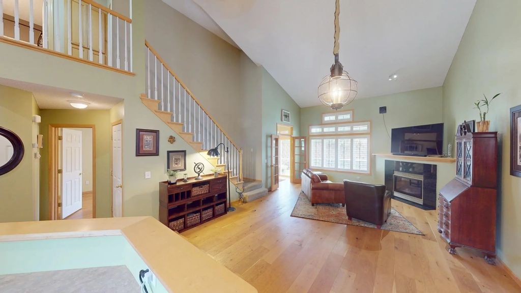 915 Kimberly Lane, Chanhassen